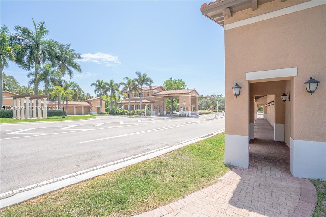 For Sale: $599,000 (3 beds, 3 baths, 2320 Square Feet)