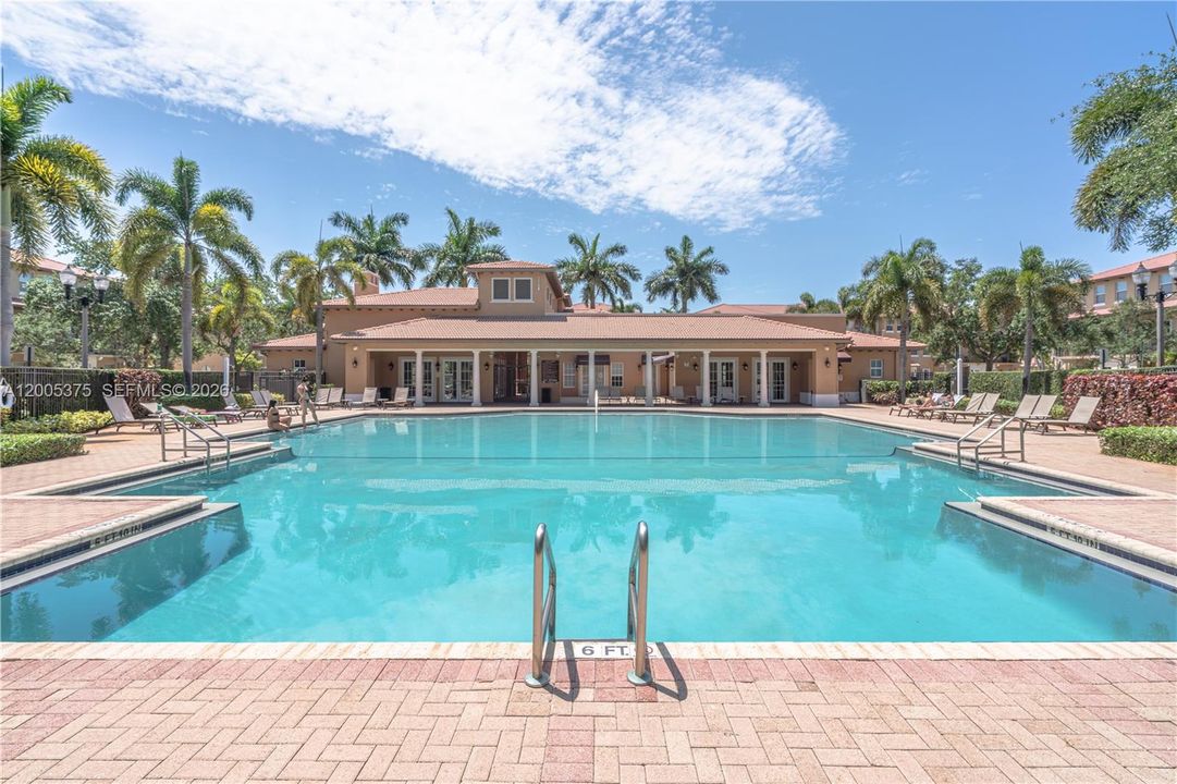 For Sale: $599,000 (3 beds, 3 baths, 2320 Square Feet)
