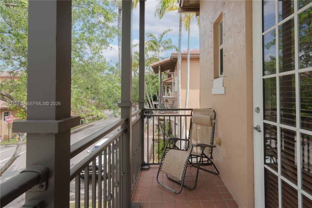 For Sale: $599,000 (3 beds, 3 baths, 2320 Square Feet)