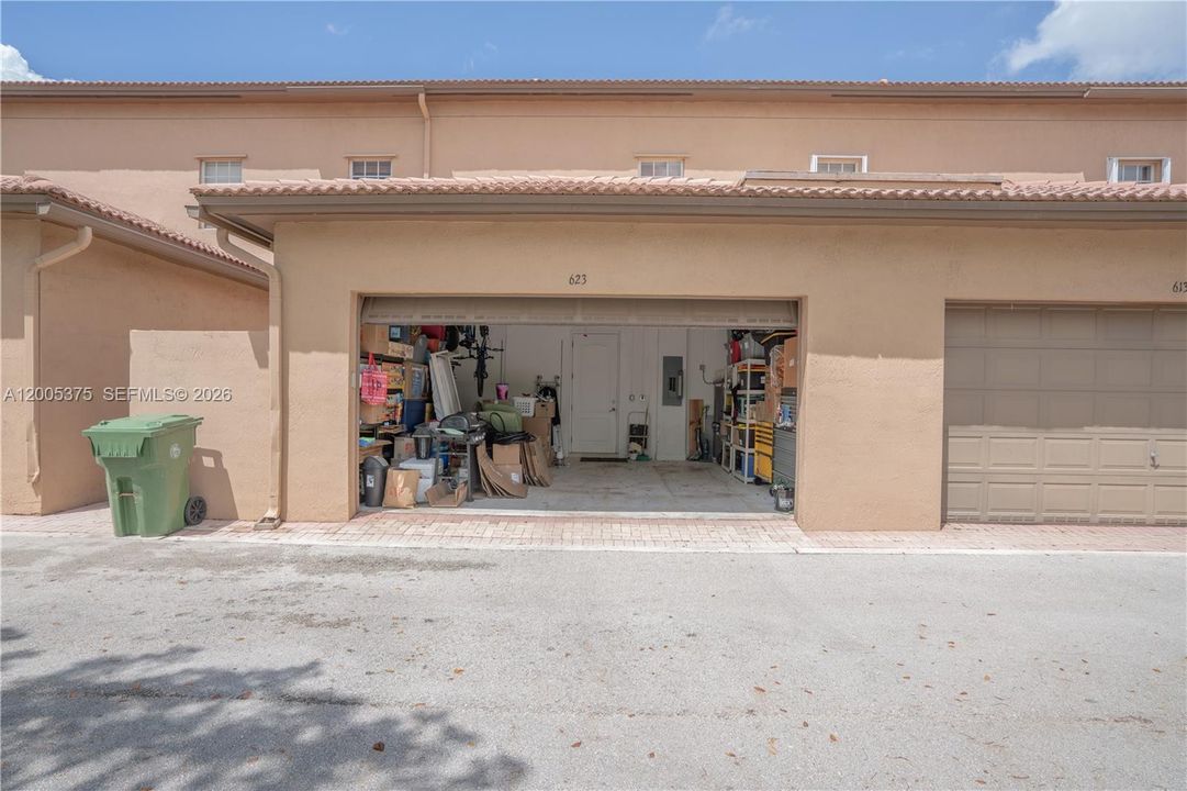 For Sale: $599,000 (3 beds, 3 baths, 2320 Square Feet)