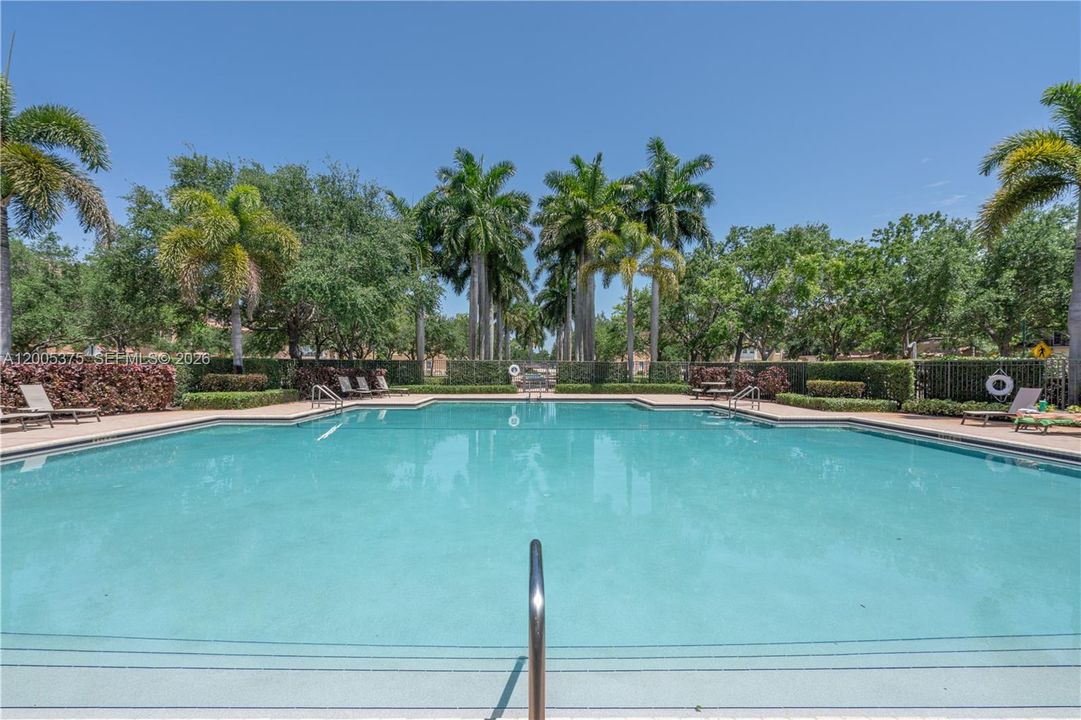 For Sale: $599,000 (3 beds, 3 baths, 2320 Square Feet)
