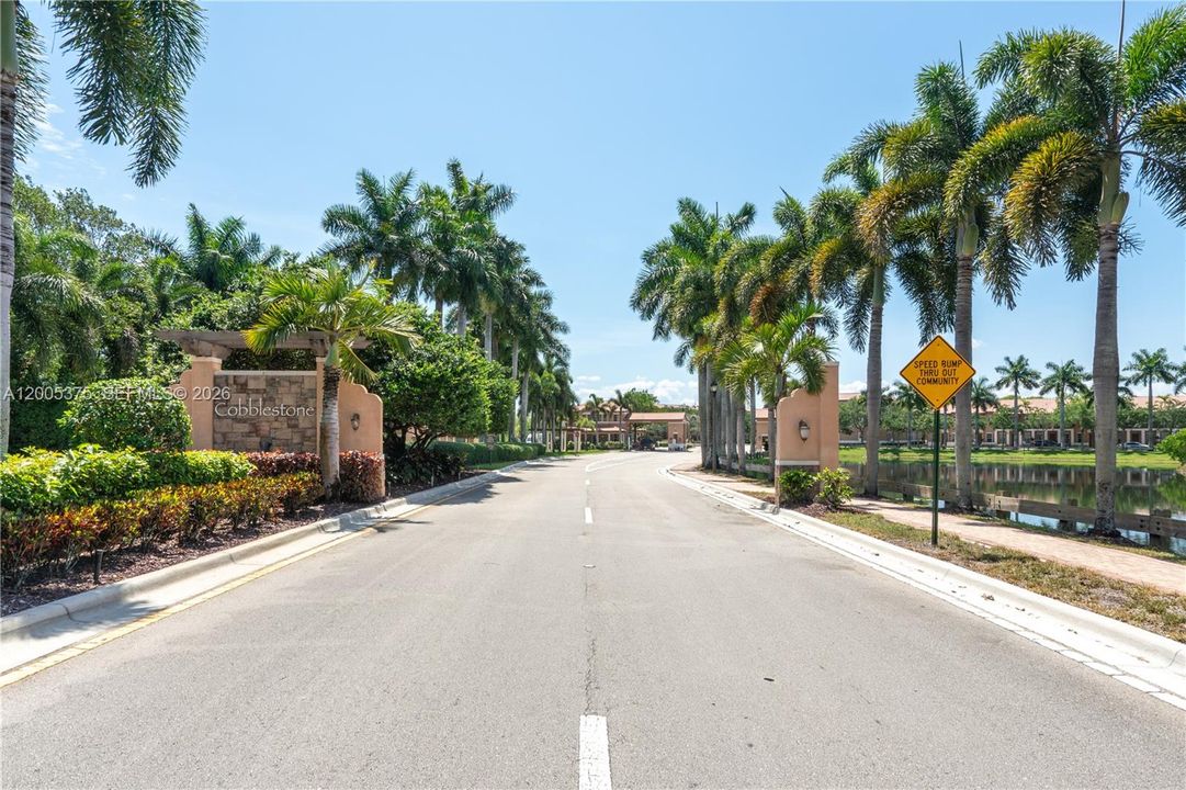 For Sale: $599,000 (3 beds, 3 baths, 2320 Square Feet)