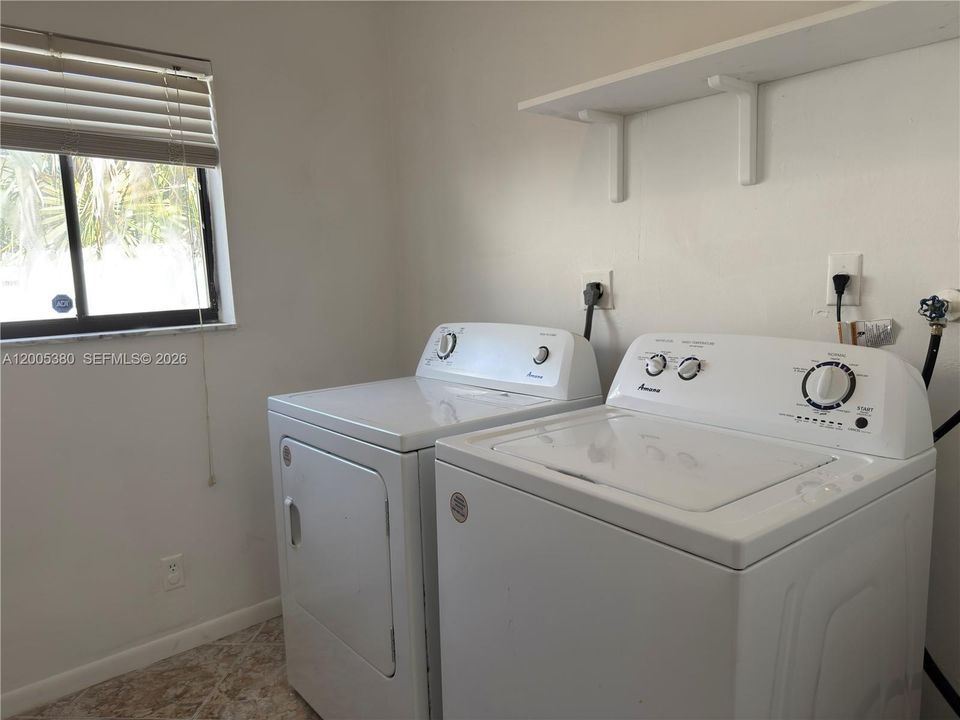 В аренду: $4,600 (4 спален, 2 ванн, 2254 Квадратных фут)
