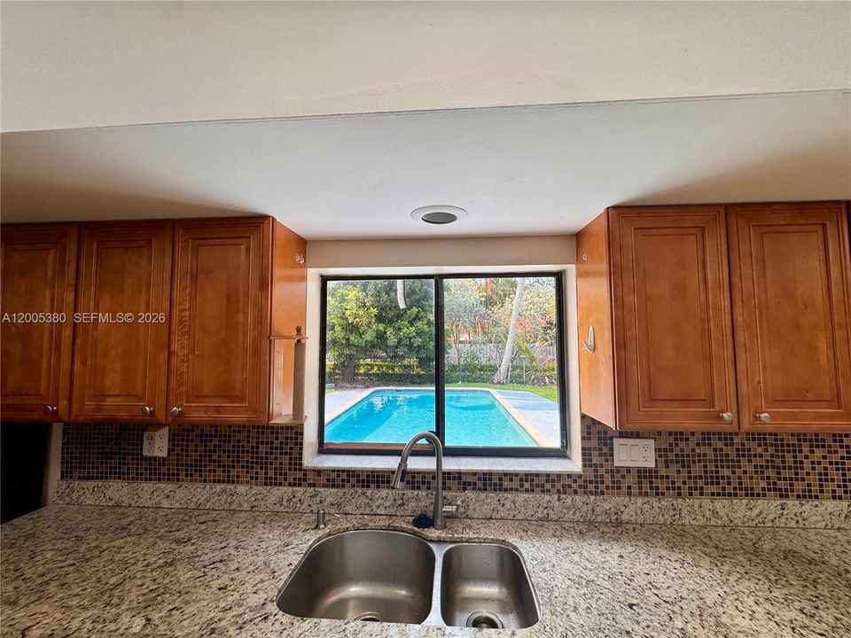 В аренду: $4,600 (4 спален, 2 ванн, 2254 Квадратных фут)