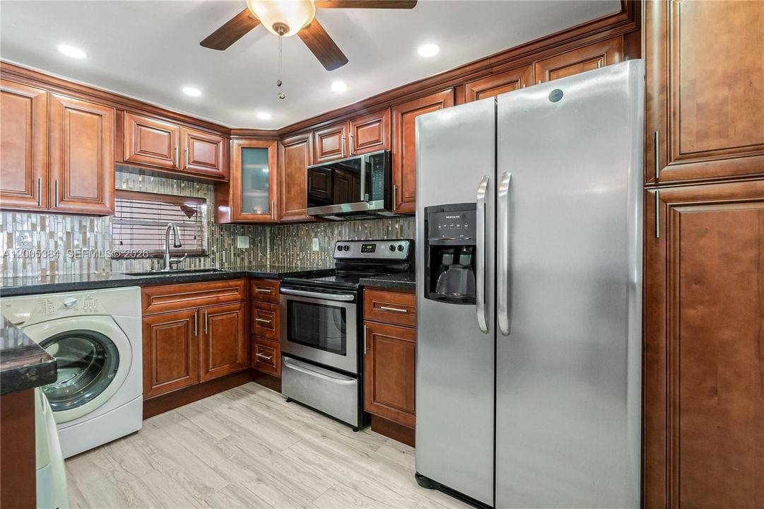 Active With Contract: $116,500 (2 beds, 2 baths, 1170 Square Feet)