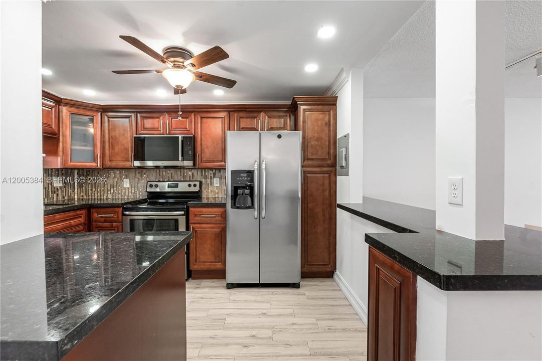 Active With Contract: $116,500 (2 beds, 2 baths, 1170 Square Feet)