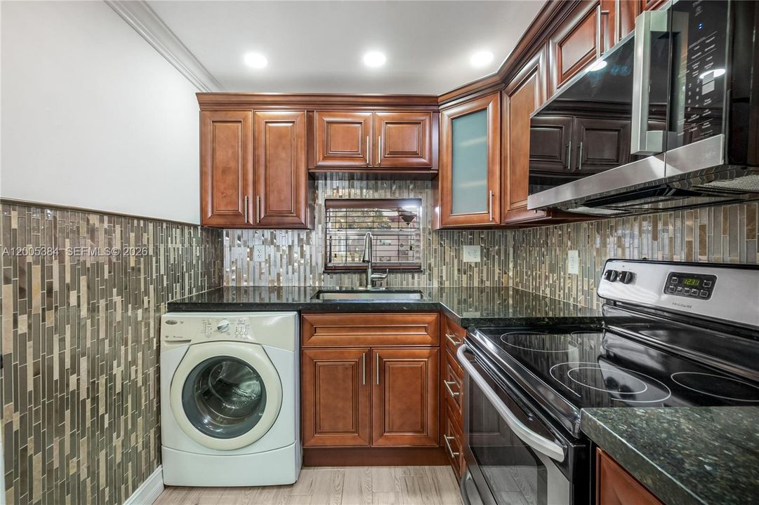 Active With Contract: $116,500 (2 beds, 2 baths, 1170 Square Feet)