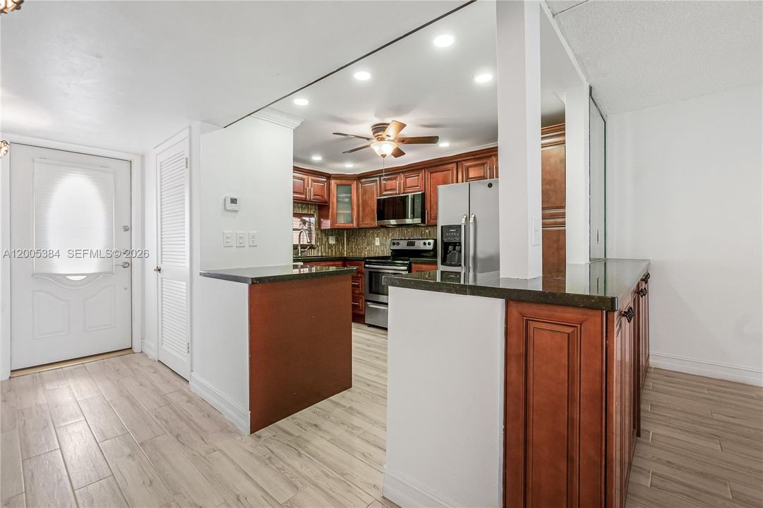 Active With Contract: $116,500 (2 beds, 2 baths, 1170 Square Feet)