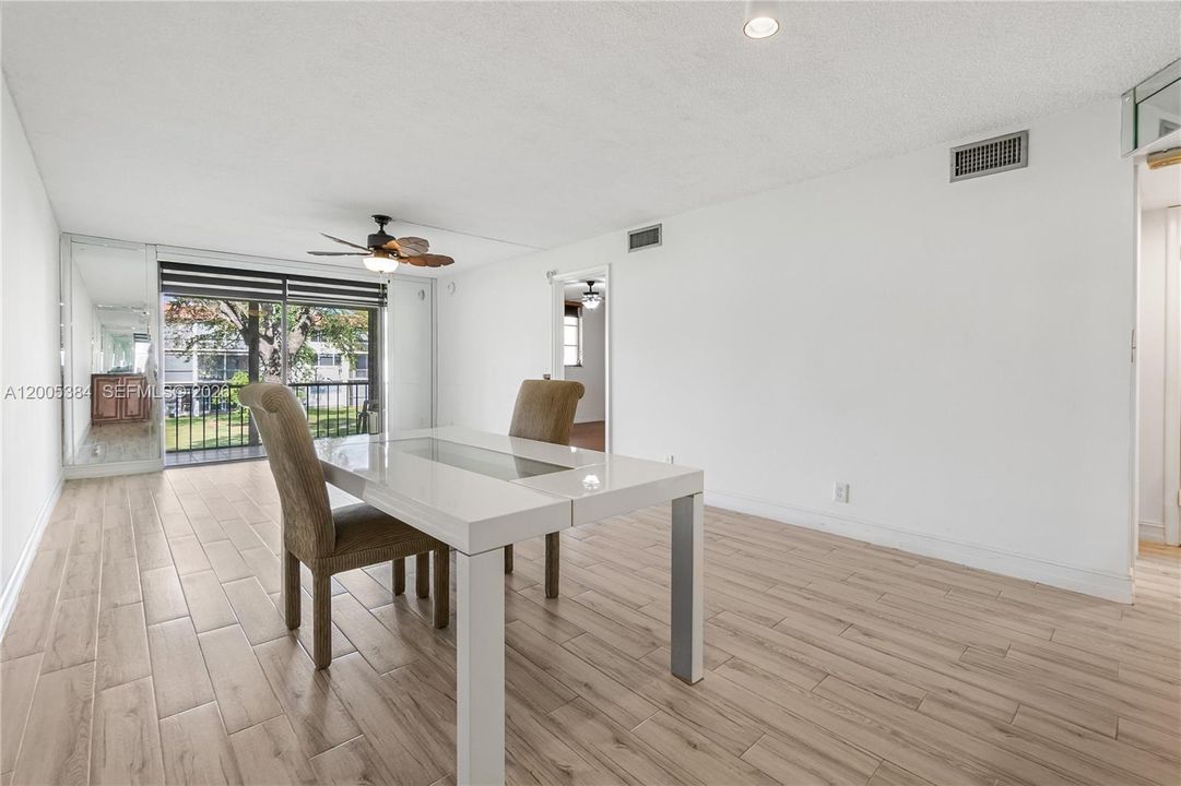 Active With Contract: $116,500 (2 beds, 2 baths, 1170 Square Feet)