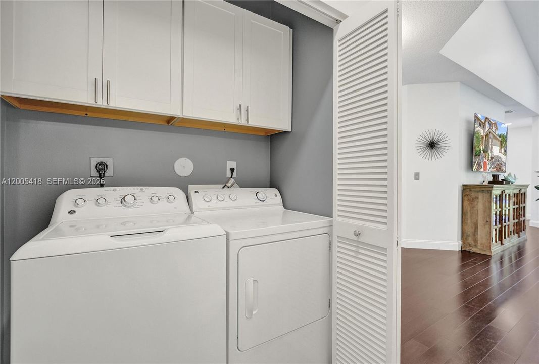 Под контрактом: $550,000 (3 спален, 2 ванн, 1695 Квадратных фут)