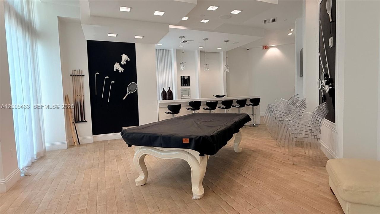 For Sale: $369,000 (1 beds, 1 baths, 768 Square Feet)