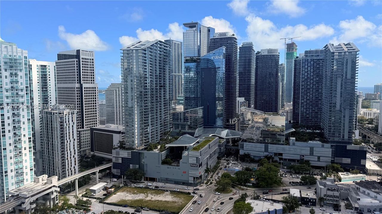 For Sale: $369,000 (1 beds, 1 baths, 768 Square Feet)