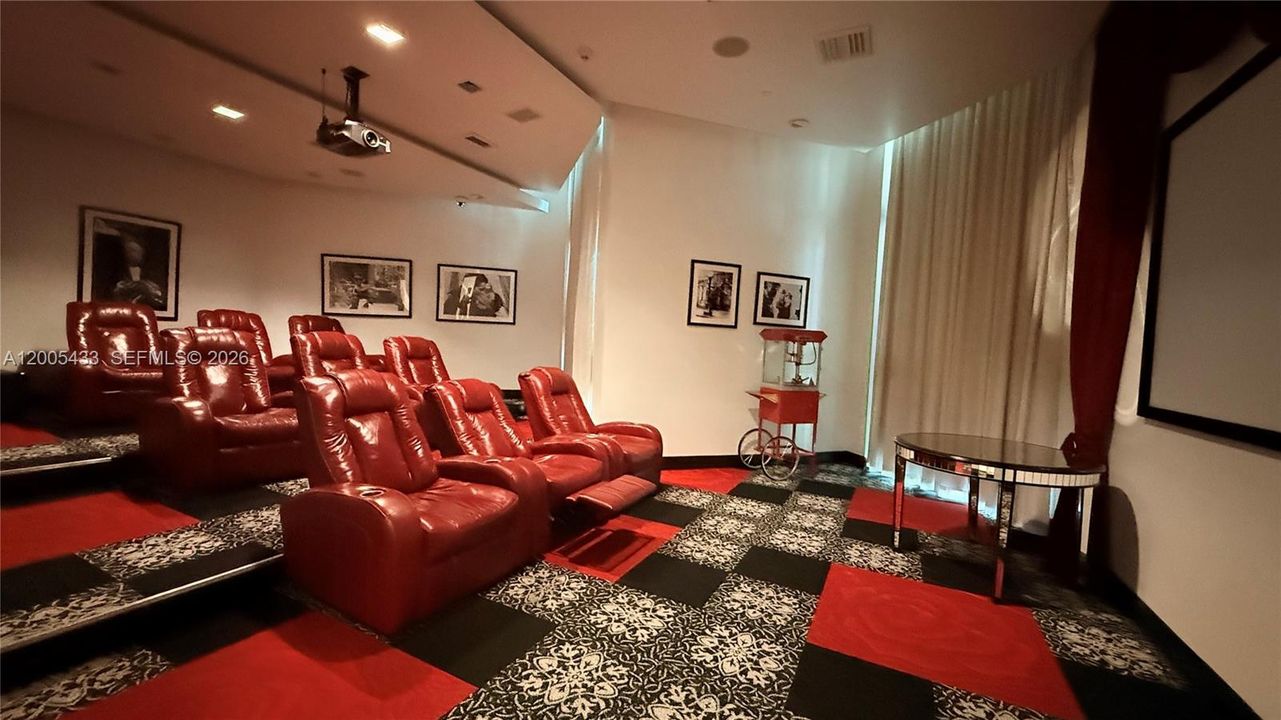 For Sale: $369,000 (1 beds, 1 baths, 768 Square Feet)