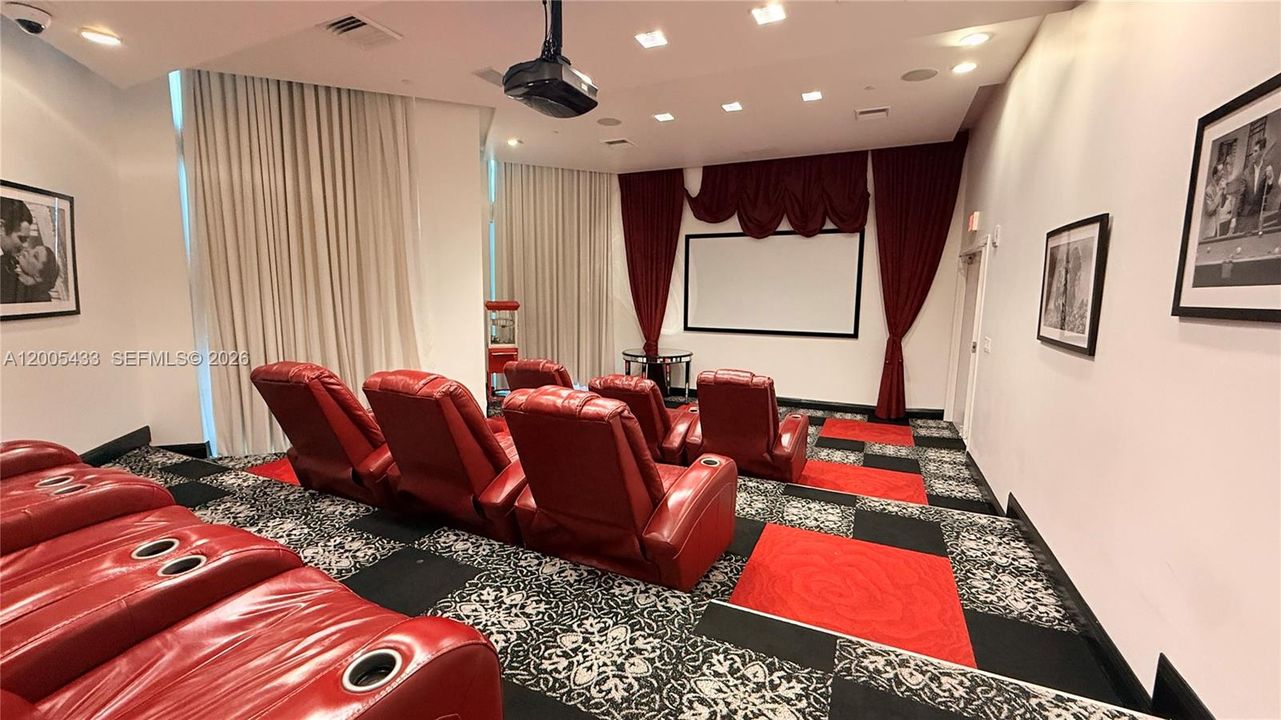 For Sale: $369,000 (1 beds, 1 baths, 768 Square Feet)