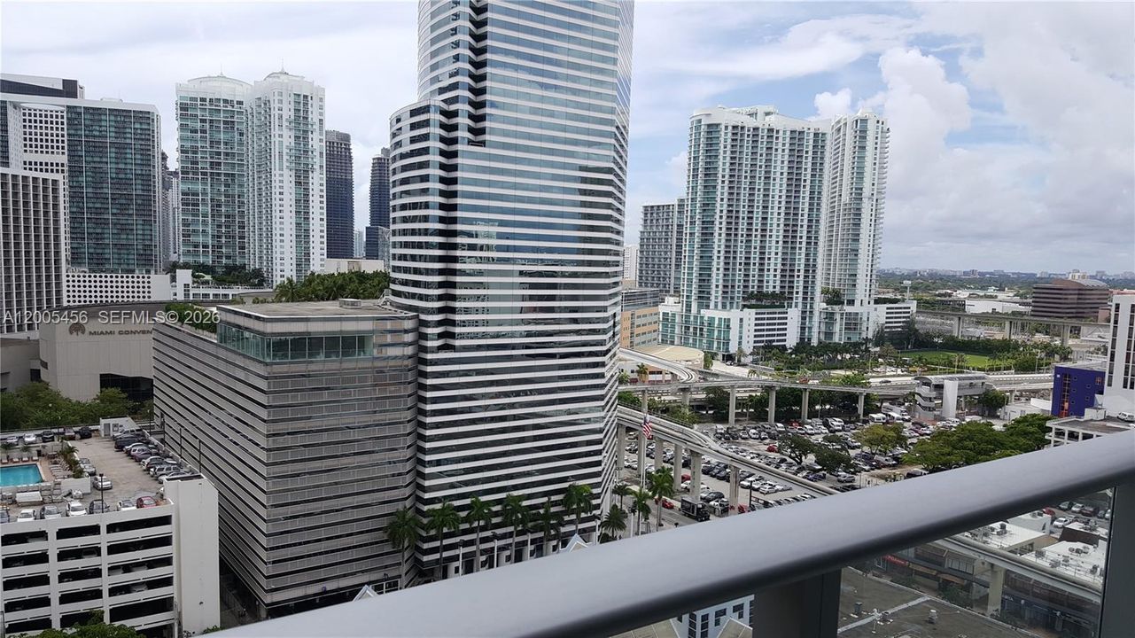 For Sale: $338,000 (1 beds, 1 baths, 533 Square Feet)