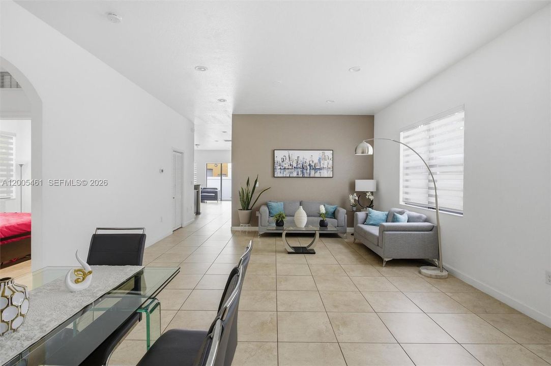Activo con contrato: $650,000 (3 camas, 2 baños, 1920 Pies cuadrados)