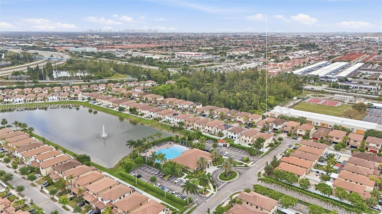 Activo con contrato: $650,000 (3 camas, 2 baños, 1920 Pies cuadrados)