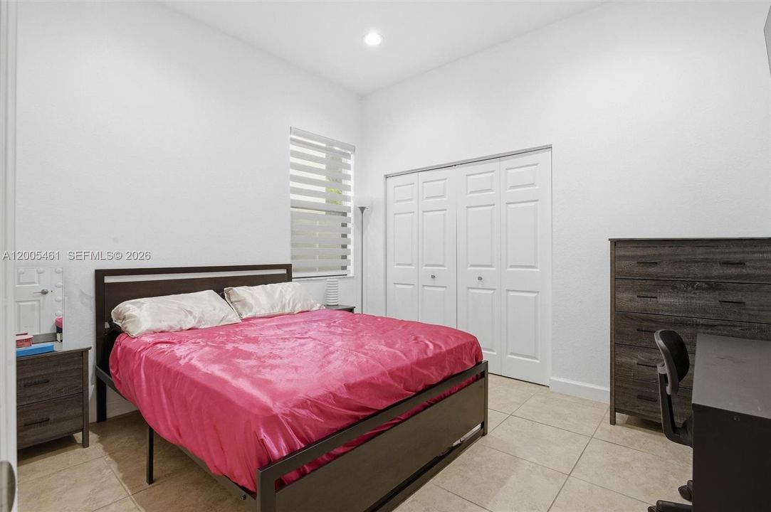Activo con contrato: $650,000 (3 camas, 2 baños, 1920 Pies cuadrados)