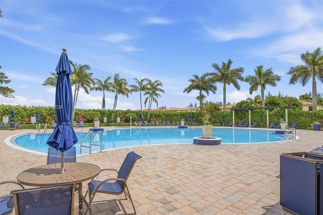 Activo con contrato: $650,000 (3 camas, 2 baños, 1920 Pies cuadrados)