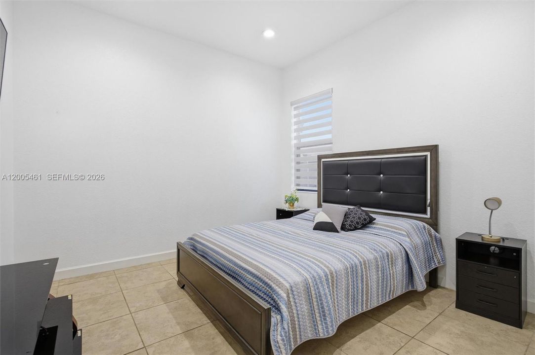 Activo con contrato: $650,000 (3 camas, 2 baños, 1920 Pies cuadrados)