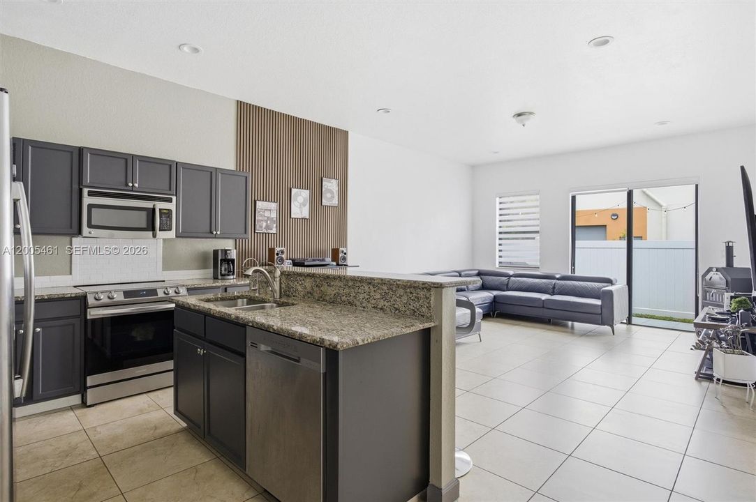 Activo con contrato: $650,000 (3 camas, 2 baños, 1920 Pies cuadrados)
