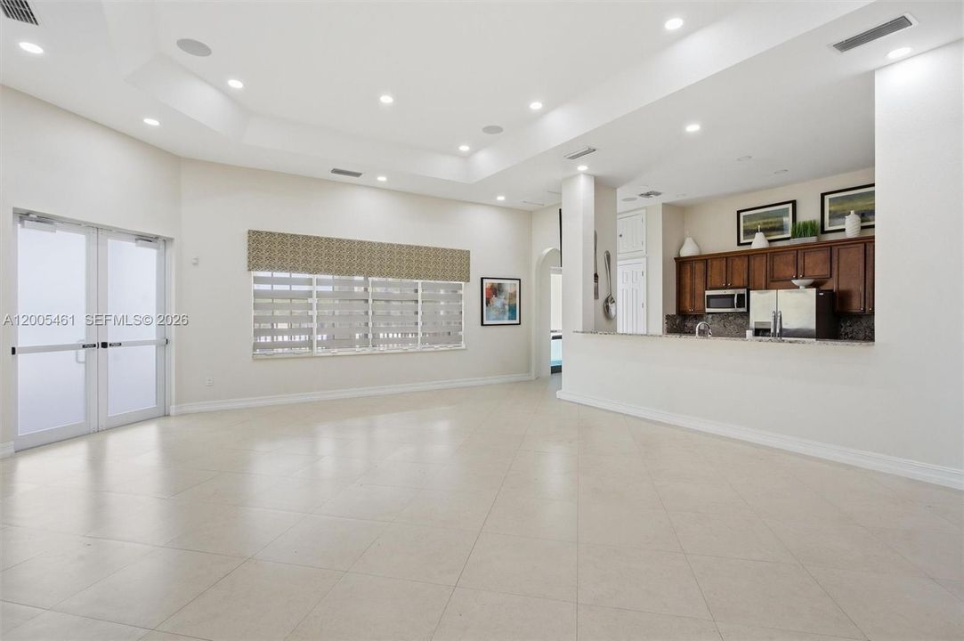 Activo con contrato: $650,000 (3 camas, 2 baños, 1920 Pies cuadrados)