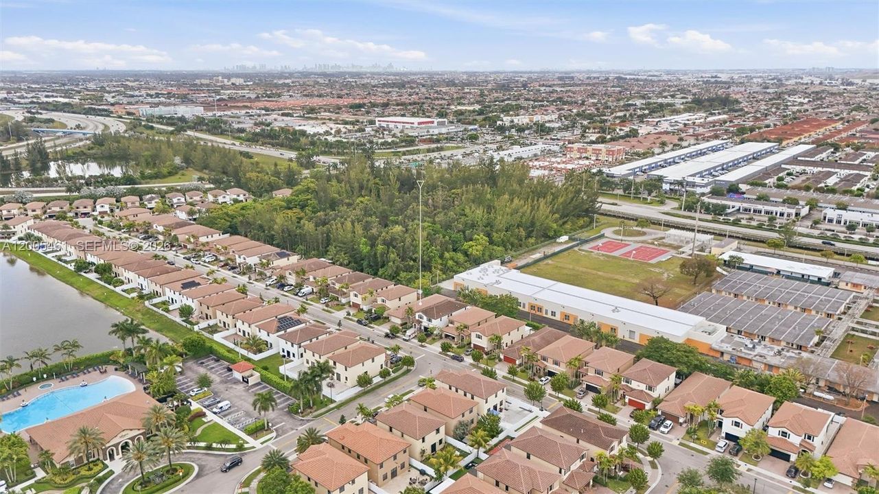 Activo con contrato: $650,000 (3 camas, 2 baños, 1920 Pies cuadrados)