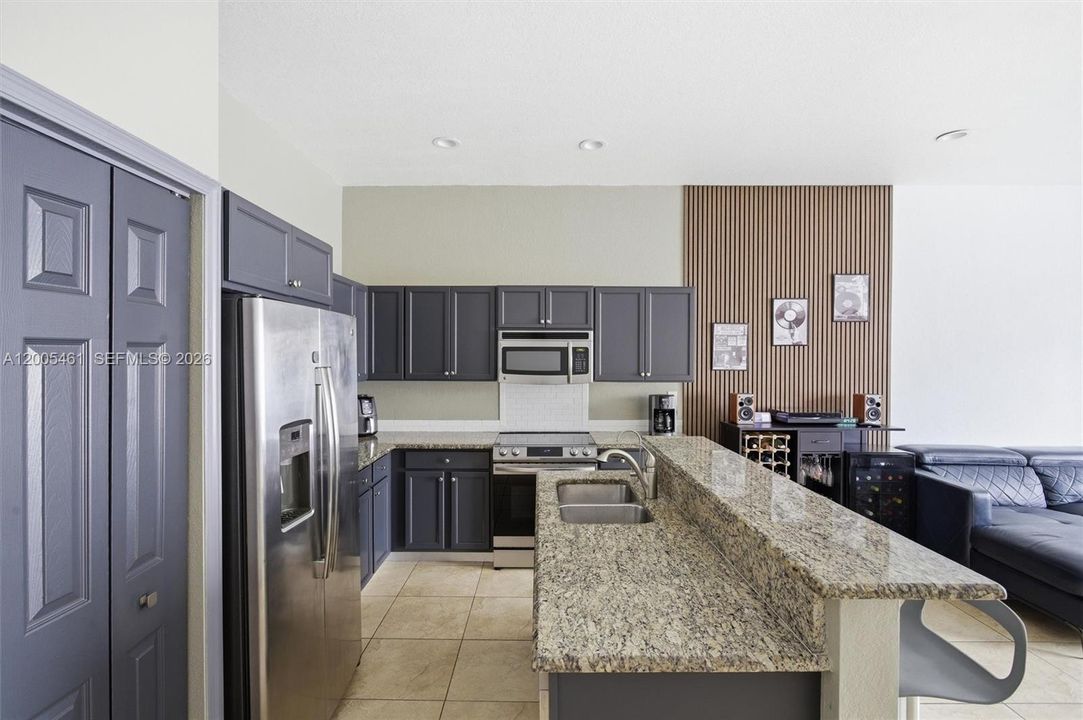 Activo con contrato: $650,000 (3 camas, 2 baños, 1920 Pies cuadrados)