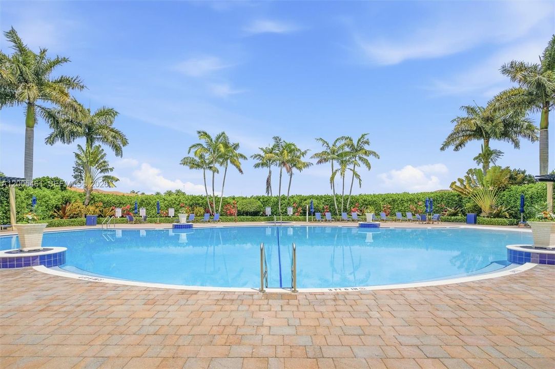 Activo con contrato: $650,000 (3 camas, 2 baños, 1920 Pies cuadrados)