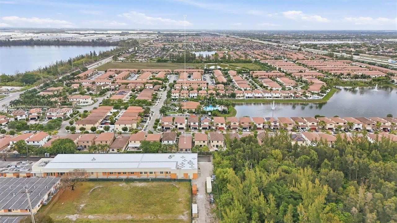Activo con contrato: $650,000 (3 camas, 2 baños, 1920 Pies cuadrados)