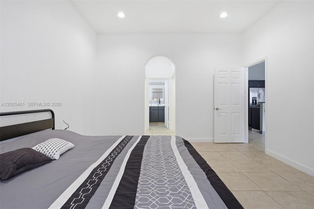 Activo con contrato: $650,000 (3 camas, 2 baños, 1920 Pies cuadrados)