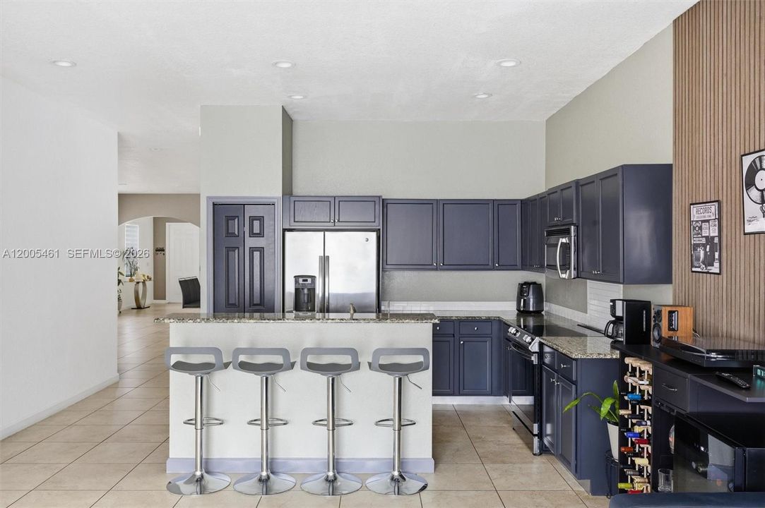 Activo con contrato: $650,000 (3 camas, 2 baños, 1920 Pies cuadrados)