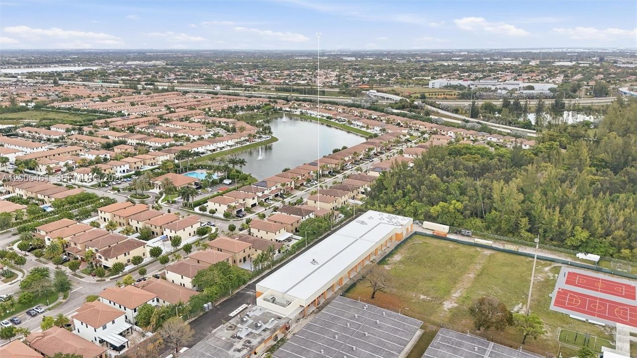 Activo con contrato: $650,000 (3 camas, 2 baños, 1920 Pies cuadrados)