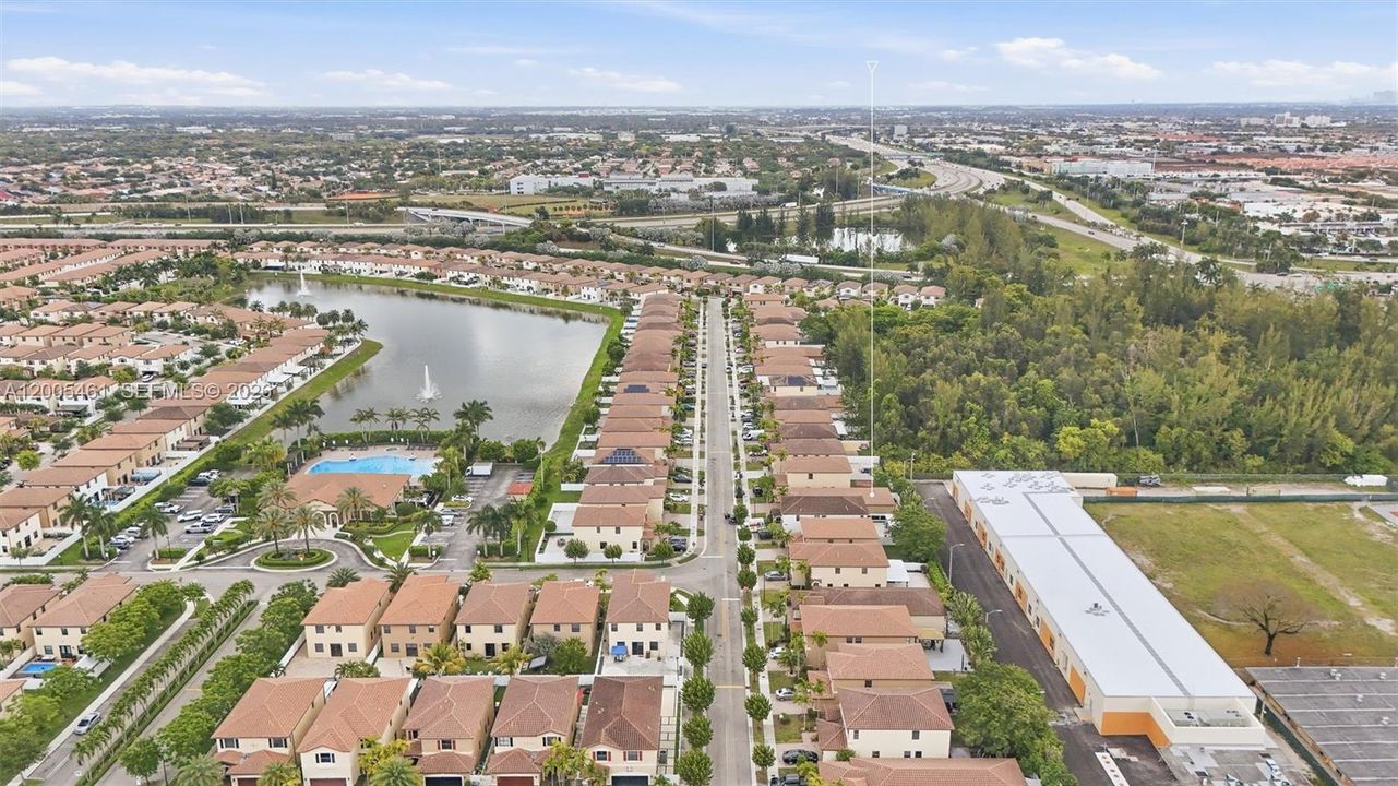 Activo con contrato: $650,000 (3 camas, 2 baños, 1920 Pies cuadrados)