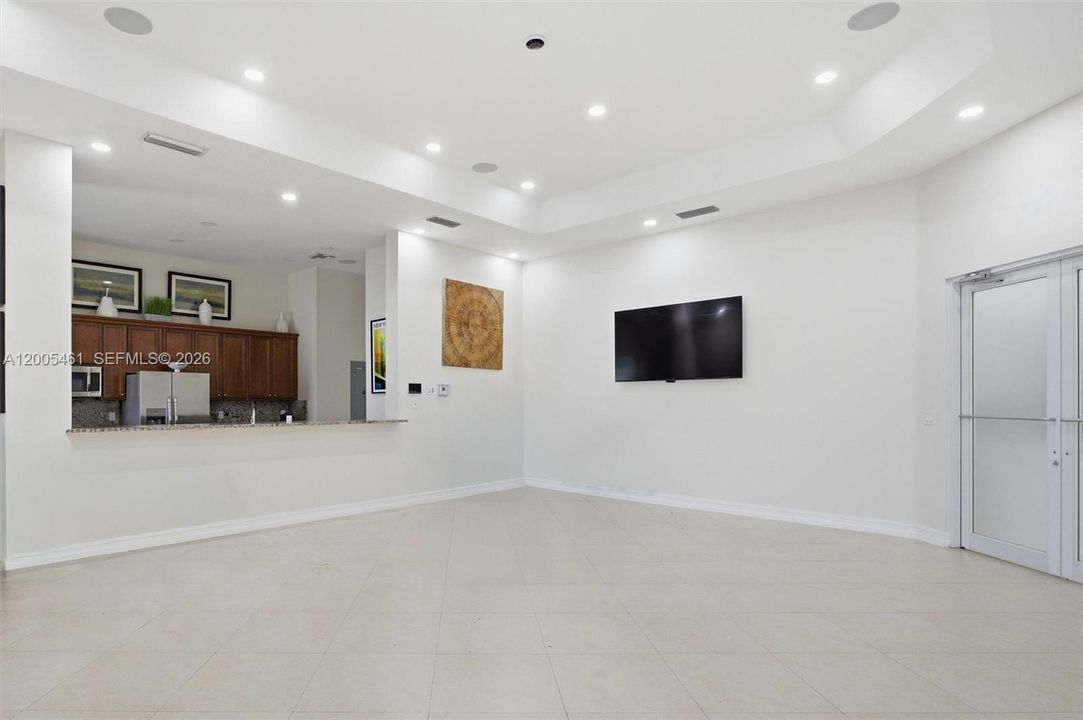 Activo con contrato: $650,000 (3 camas, 2 baños, 1920 Pies cuadrados)