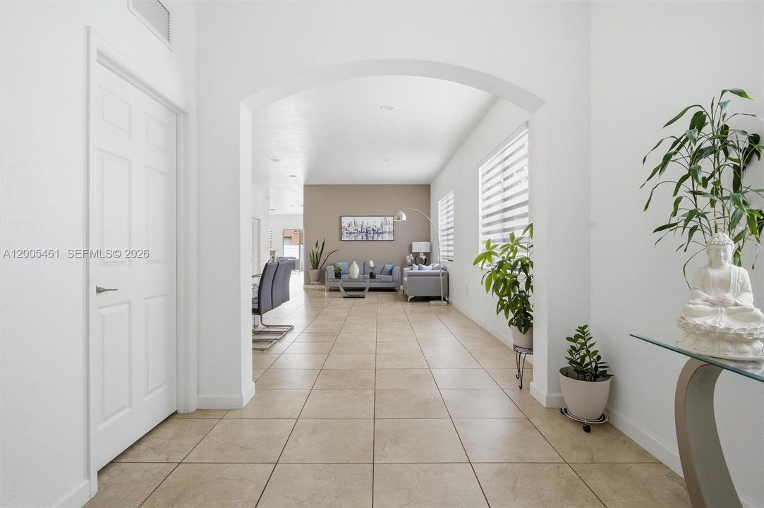 Activo con contrato: $650,000 (3 camas, 2 baños, 1920 Pies cuadrados)