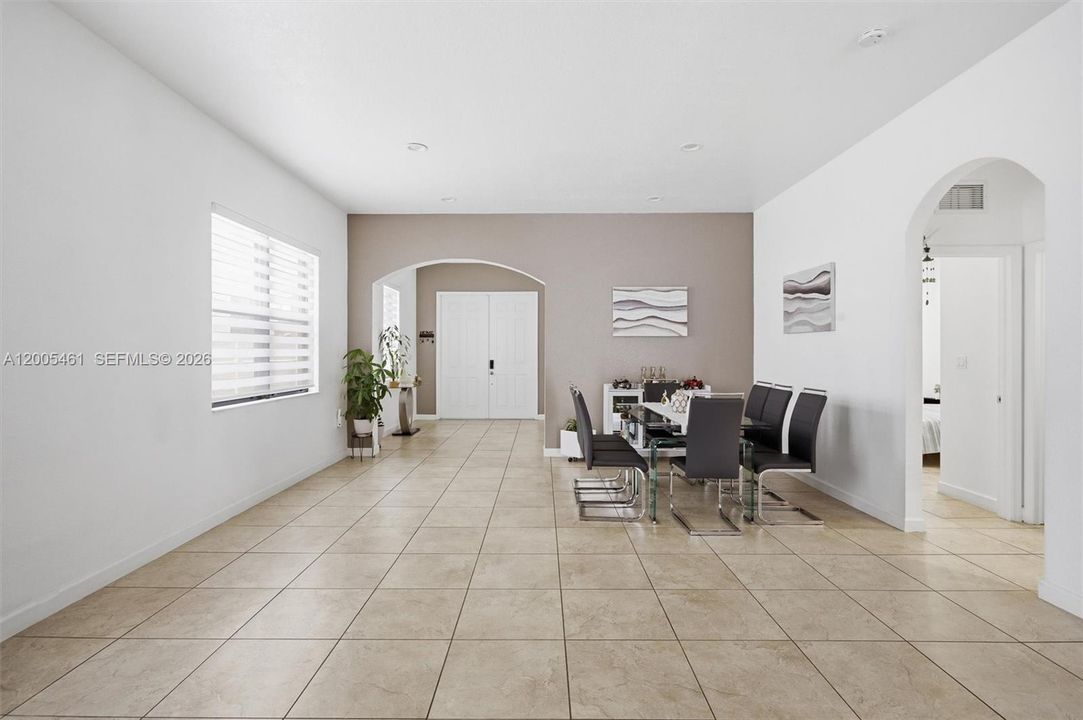 Activo con contrato: $650,000 (3 camas, 2 baños, 1920 Pies cuadrados)