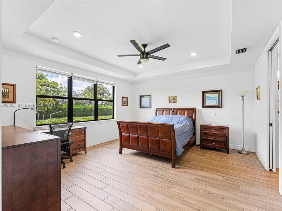 Activo con contrato: $1,299,999 (3 camas, 4 baños, 2590 Pies cuadrados)
