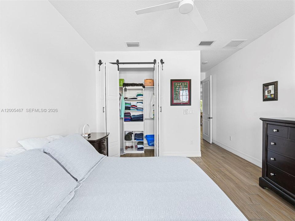 Activo con contrato: $1,299,999 (3 camas, 4 baños, 2590 Pies cuadrados)