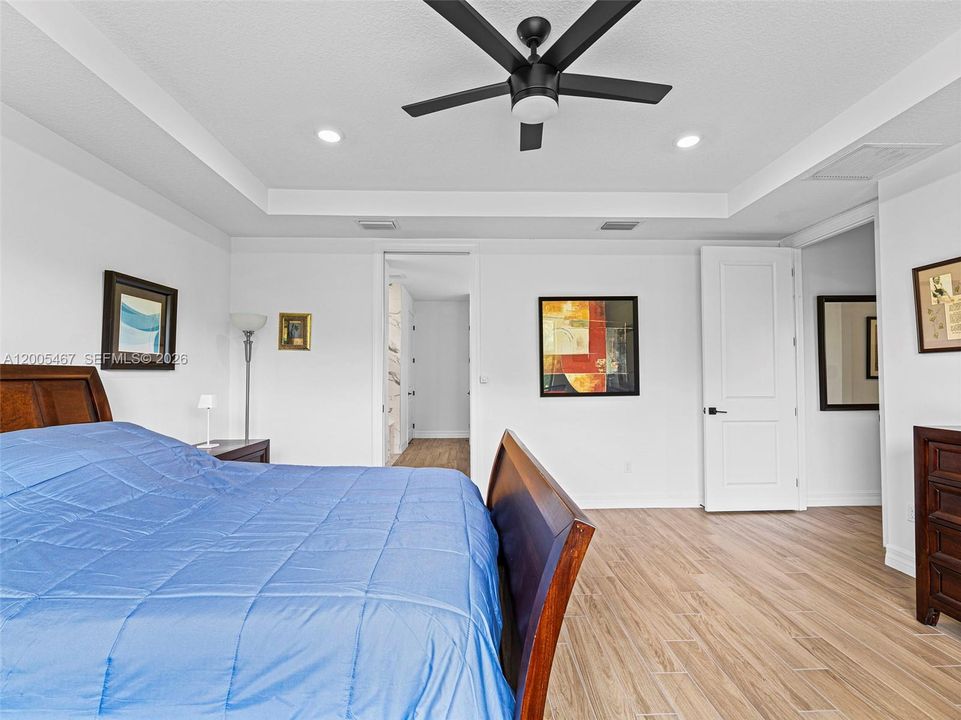 Activo con contrato: $1,299,999 (3 camas, 4 baños, 2590 Pies cuadrados)