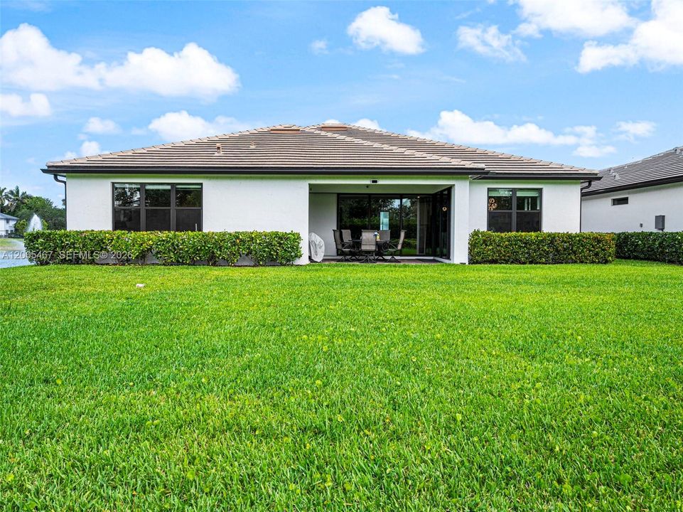Activo con contrato: $1,299,999 (3 camas, 4 baños, 2590 Pies cuadrados)
