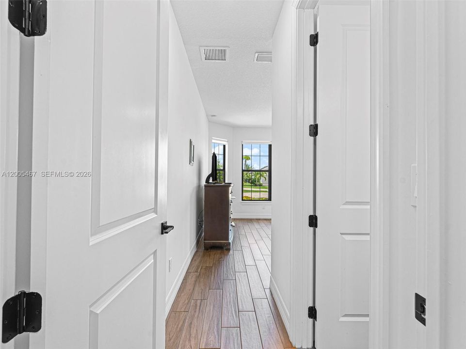Activo con contrato: $1,299,999 (3 camas, 4 baños, 2590 Pies cuadrados)