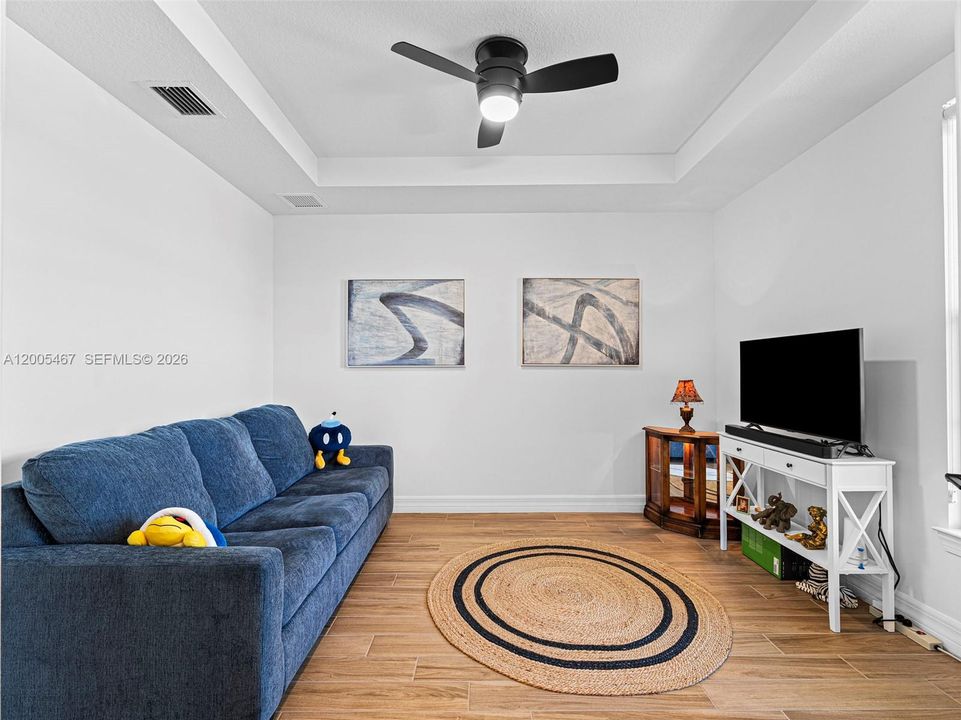 Activo con contrato: $1,299,999 (3 camas, 4 baños, 2590 Pies cuadrados)