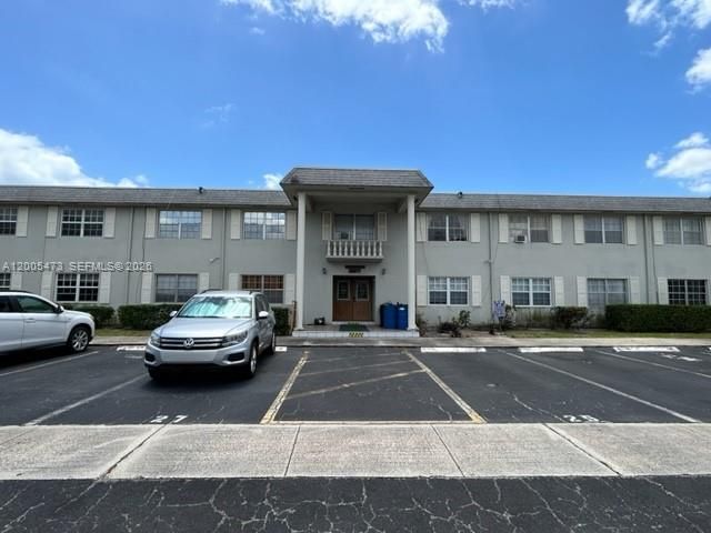 Active With Contract: $105,000 (1 beds, 1 baths, 665 Square Feet)