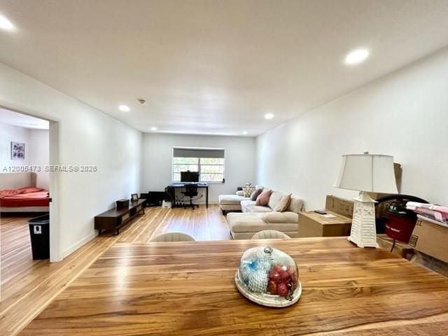 Active With Contract: $105,000 (1 beds, 1 baths, 665 Square Feet)