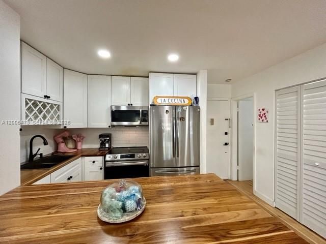 Active With Contract: $105,000 (1 beds, 1 baths, 665 Square Feet)