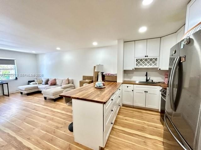 Active With Contract: $105,000 (1 beds, 1 baths, 665 Square Feet)