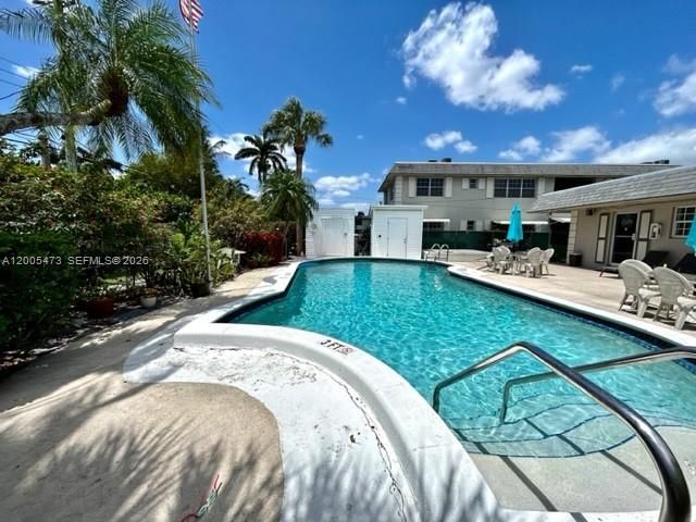 Active With Contract: $105,000 (1 beds, 1 baths, 665 Square Feet)