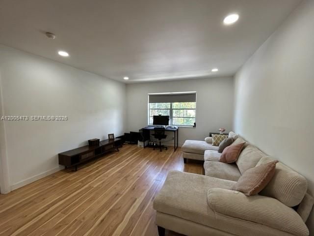 Active With Contract: $105,000 (1 beds, 1 baths, 665 Square Feet)