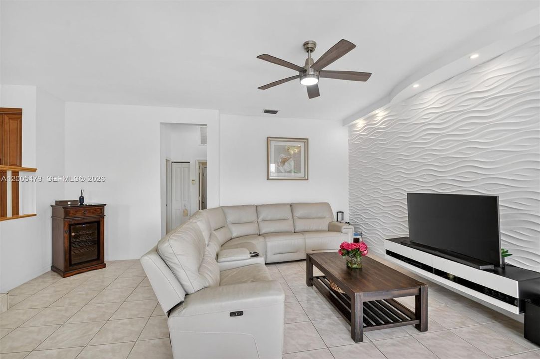 En Venta: $850,000 (5 camas, 3 baños, 3051 Pies cuadrados)